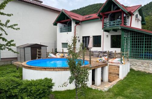 Eselnita House | Casuta Anei