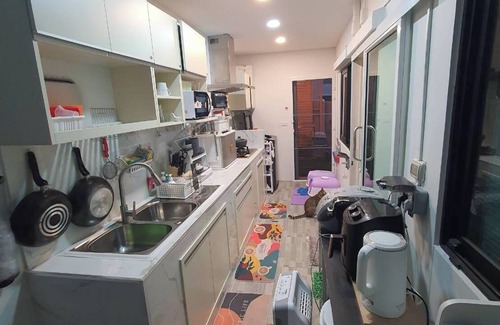 Thap Yao House | Cat 's lover townhouse Suvannabhumi Airport .