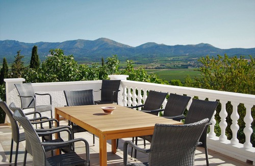 Garriguella Villa | Catalonia bay of Roses large house 35 km border 15 km sea
