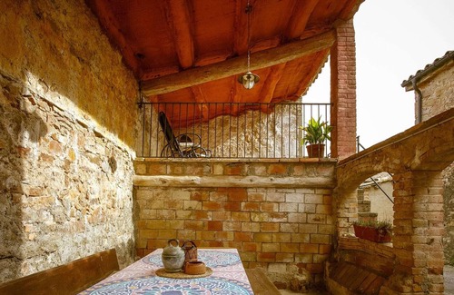 Gargalla Villa | Catalonian country house near Montmajor.