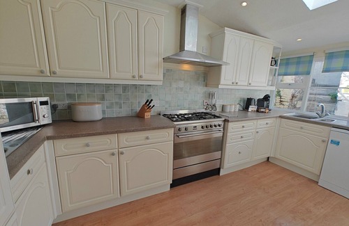 Appledore House | Catboat Cottage - Four Bedroom House, Sleeps 8