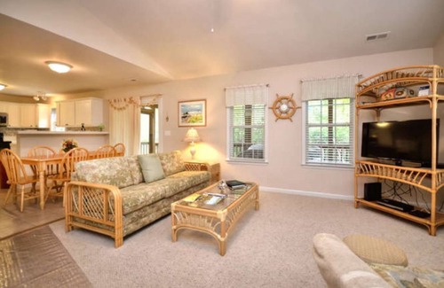 Tranquil Harbour House | Catch 22-Beautiful, 3 Bdrm-2 Bath Home (Sleeps 8) with Privacy & Comfort