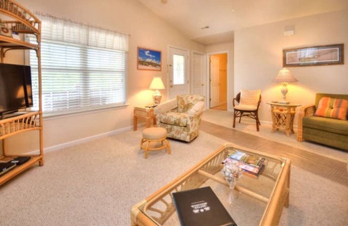 Tranquil Harbour House | Catch 22-Beautiful, 3 Bdrm-2 Bath Home (Sleeps 8) with Privacy & Comfort