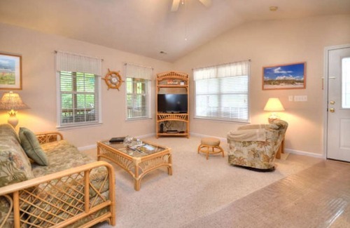 Tranquil Harbour House | Catch 22-Beautiful, 3 Bdrm-2 Bath Home (Sleeps 8) with Privacy & Comfort