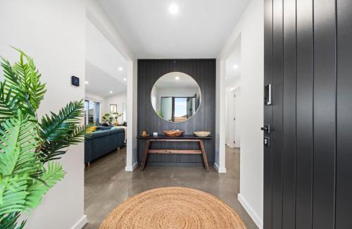 Wharewaka House | CatchN'Relax Taupo