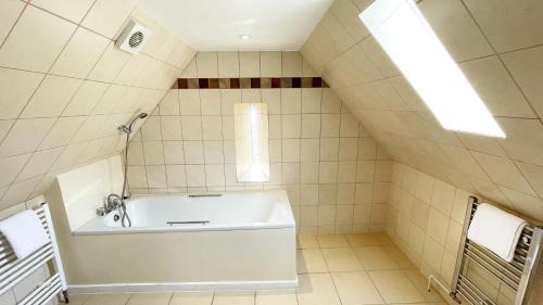 Gorebridge Apartment | Catcune Family Suite