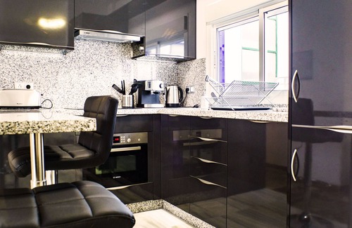 Santa Cruz Apartment | Catedral - Alcazar (central, free WIFI, A/C, confortable)
