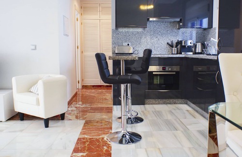 Santa Cruz Apartment | Catedral - Alcazar (central, free WIFI, A/C, confortable)