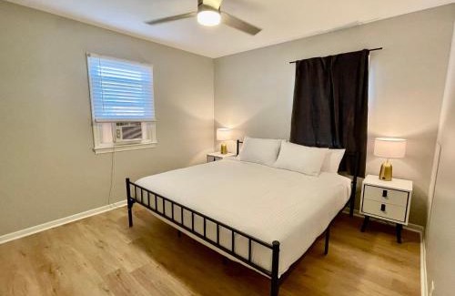 Joslyn Castle Apartment | Cathedral 1-Walking Distance to UNMC