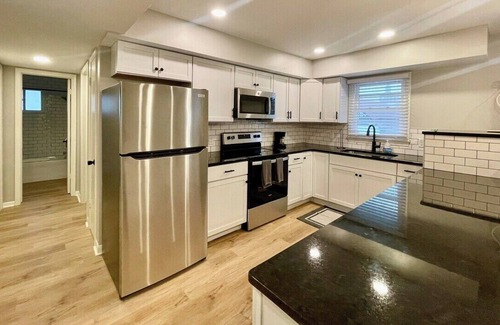 Joslyn Castle Apartment | Cathedral 7-New & Modern near UNMC