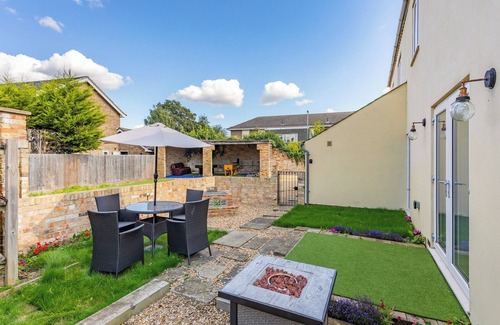 Ely Cottage | Cathedral View Farmhouse