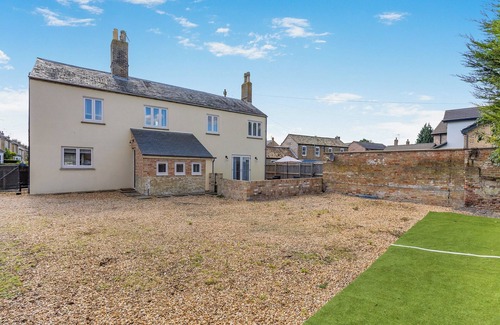 Ely Cottage | Cathedral View Farmhouse