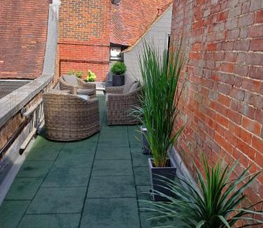 Salisbury Apartment | Catherine Street Apartments