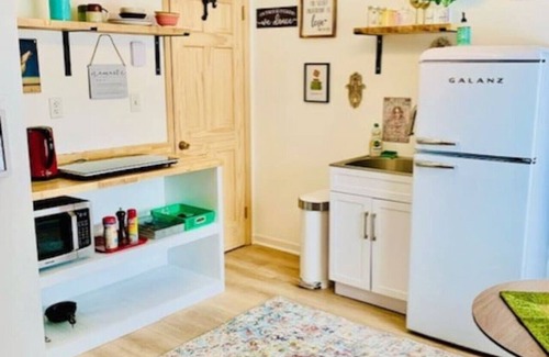 Highmount Apartment | Catskill Cabin Bird of Paradise 7