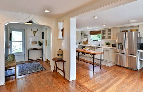 Phoenicia House | Catskill Country House w/Hot Tub Near Hiking