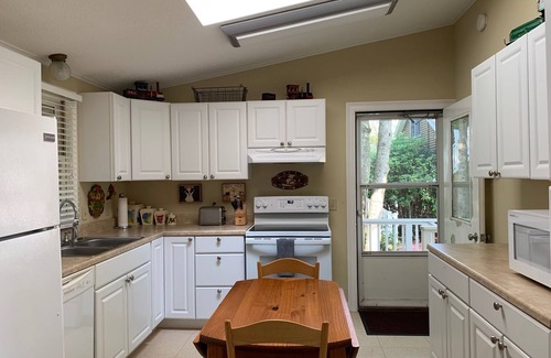 Deposit House | Catskill House on beautiful Oquaga Lake next to the historical Chestnut Inn