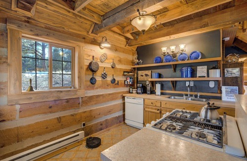 Florissant Cabin | Cave Cabin-Hot Tub -Fire Pit -MTN Experience