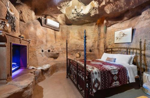 Fredonia House | Cave Dwellers- Zions' Only Hand-Sculpted Cave