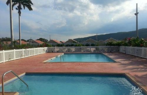 Kingston House | Caymanas Estate beautiful three bedroom house