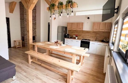 Subcetate House | Cazare la Mitică