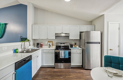 Westover Apartment | CB 3508-304 Fayetteville Oasis I Modern, Comfy
