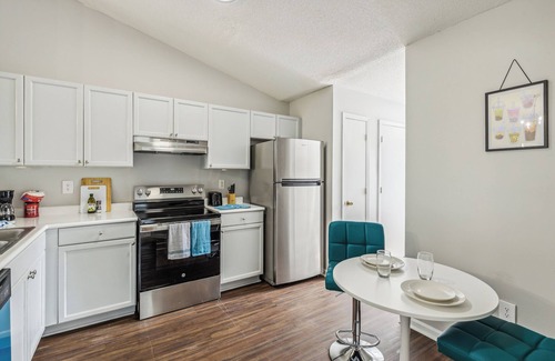 Westover Apartment | CB 3508-304 Fayetteville Oasis I Modern, Comfy