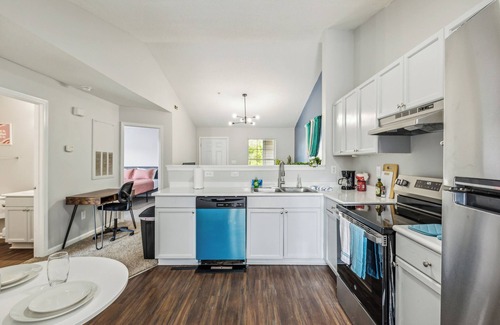 Westover Apartment | CB 3508-304 Fayetteville Oasis I Modern, Comfy