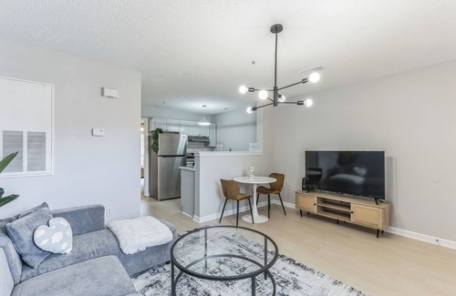 Westover Apartment | CB 3516-206 Modern Fayetteville Charm