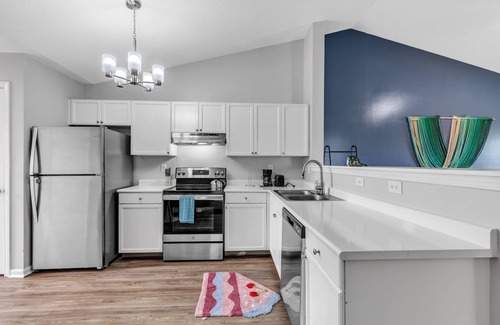 Westover Apartment | CB 974-301 Fayetteville Oasis I Modern, Comfy