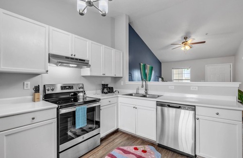 Westover Apartment | CB 974-301 Fayetteville Oasis I Modern, Comfy