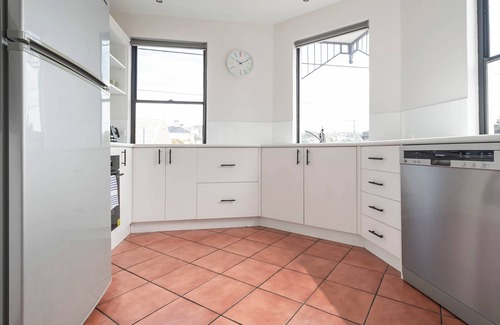 Launceston CBD Apartment | CBD Apartment with WiFi & Parking