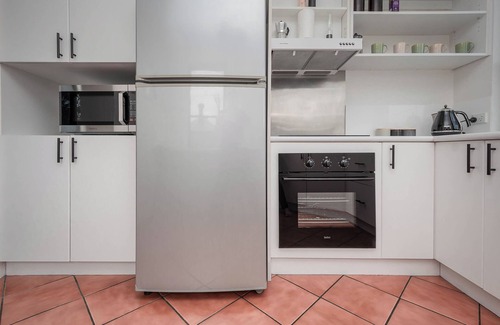 Launceston CBD Apartment | CBD Apartment with WiFi & Parking