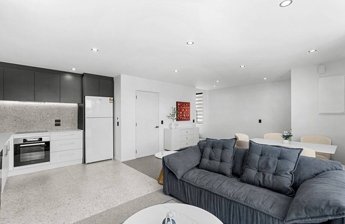 Sydenham House | CBD Contemporary Comfort Townhouse 2BR 2.5Bath