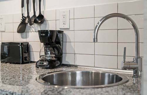 Loring Heights Apartment | (CCA) Affordable Hotel-Alternative Perfect for Long Term Stay