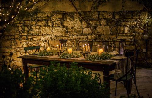 Vasa Koilaniou House | Cecilias Courtyard