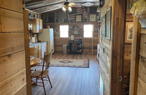 Longview House | Cedar Cabin in the Woods - Longview, Tx