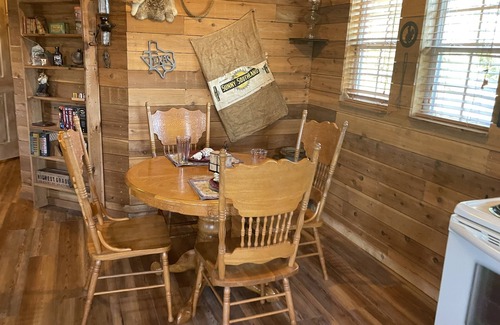 Longview House | Cedar Cabin in the Woods - Longview, Tx
