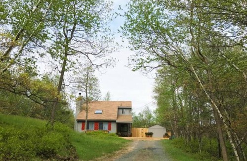 Long Pond Cabin | CEDAR CABIN Stylish Retreat w Onsite Pool, Hot Tub and Fire Pit in the Poconos