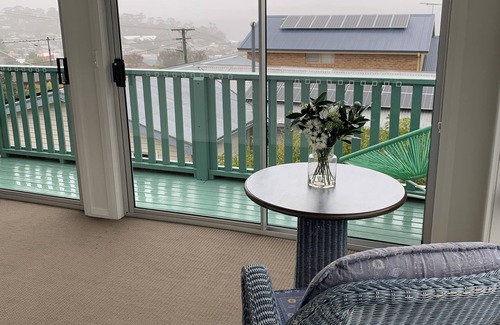 Blackmans Bay House | Cedar Cottages Blackmans Bay - Country Cottage