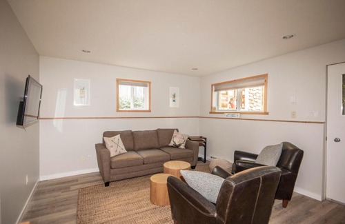Tuwanek House | Cedar Creek Cottage 4BR - Welcome to Your Private Oasis Steps from the Beach
