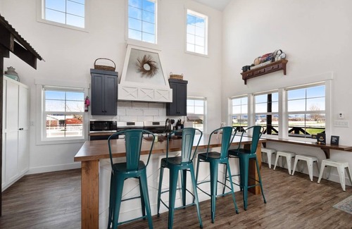 Garden City Cabin | Cedar Farmhouse and Silo w/POOL (Sleeps 50)