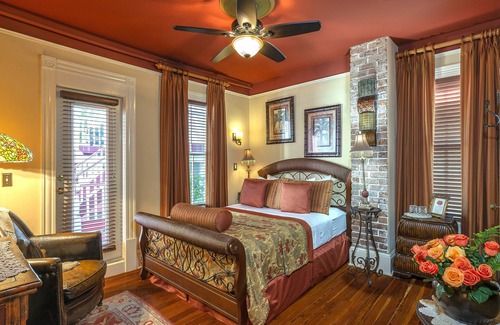 Downtown Historic District Bed & Breakfast | Cedar House Inn