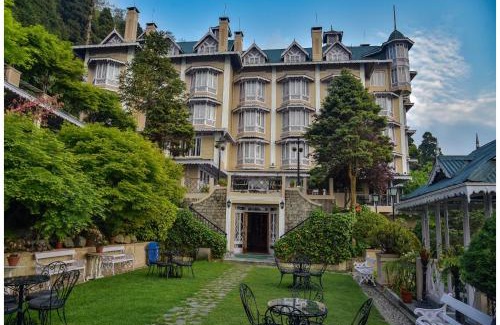 Darjeeling Hotel | Cedar Inn