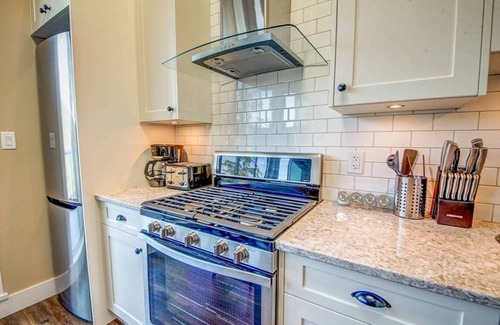 Port Renfrew House | Cedar Peaks (Oceanfront, Amazing Views) H250273641