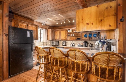Oakhurst Cabin | Cedar Ridge/Hot Tub/BBQ/Sleeps 8