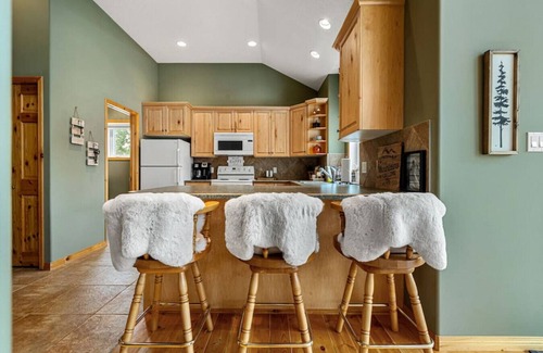 East Kootenay Apartment | Cedar & Sage | Hot Tub | A-Frame | Family Friendly