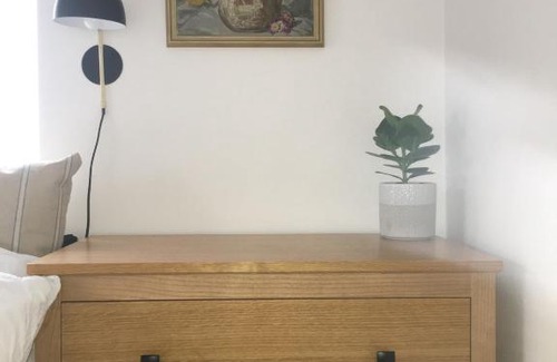 Sidmouth Bed & Breakfast | Cedar Shade Cottage Ensuite Private Annexe with Parking
