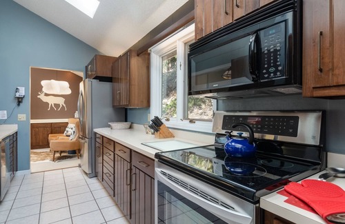 Windcliff Estates House | Cedar Upper Luxury Vacation At Windcliff 3 Bedroom Home by RedAwning