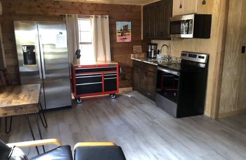 Granbury Cabin | Cedar Vista Log Cabin - Tranquil getaway on 14 acres! Pet Friendly!