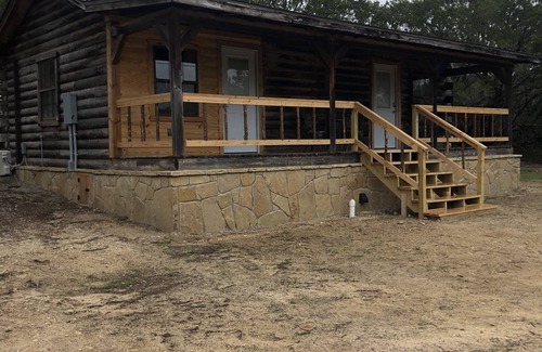Granbury Cabin | Cedar Vista Log Cabin - Tranquil getaway on 14 acres! Pet Friendly!